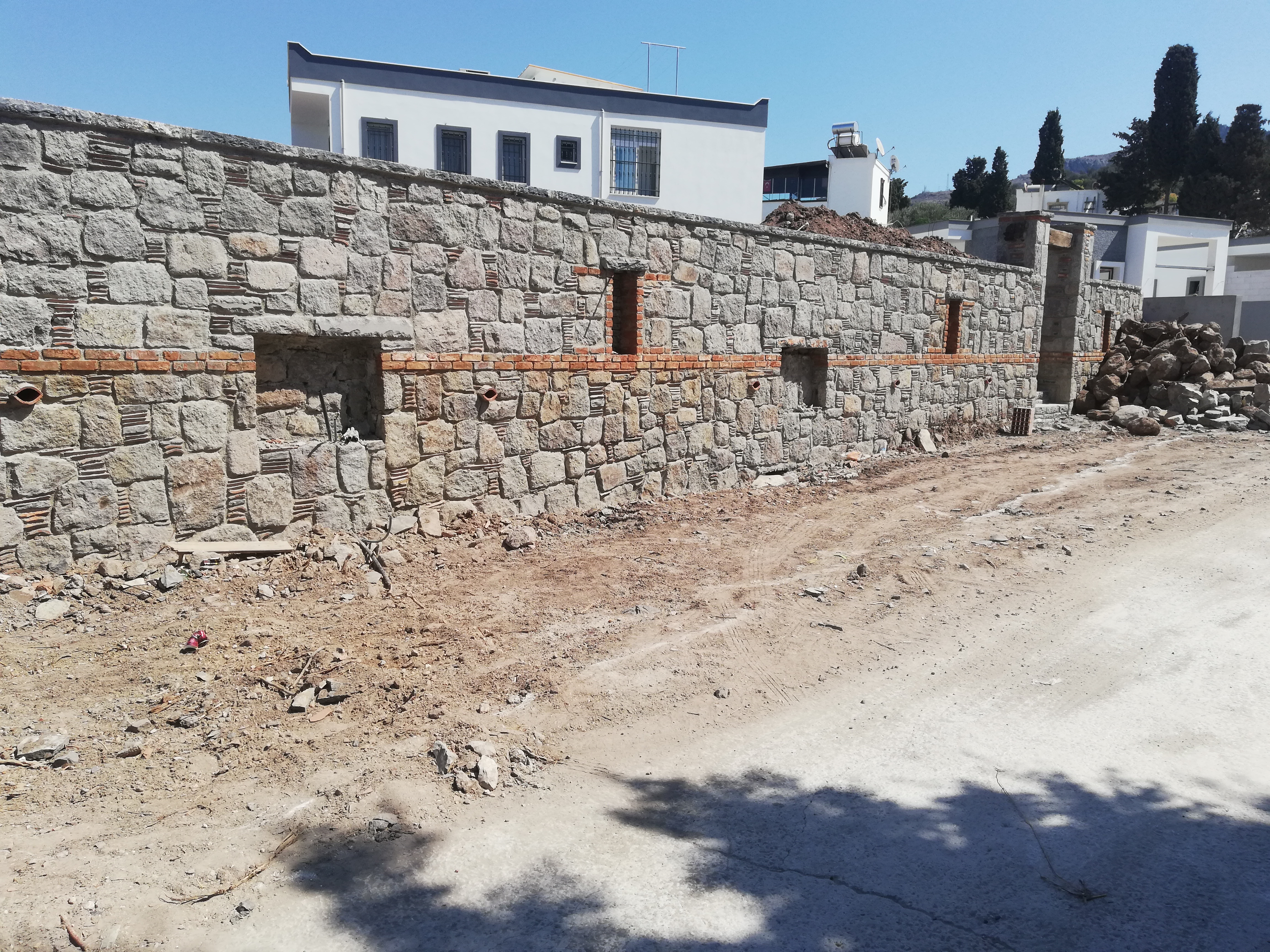 Modern mimari, kaliteli işçilik ve güvenilir çözümlerle yaşam alanları inşa ediyoruz.